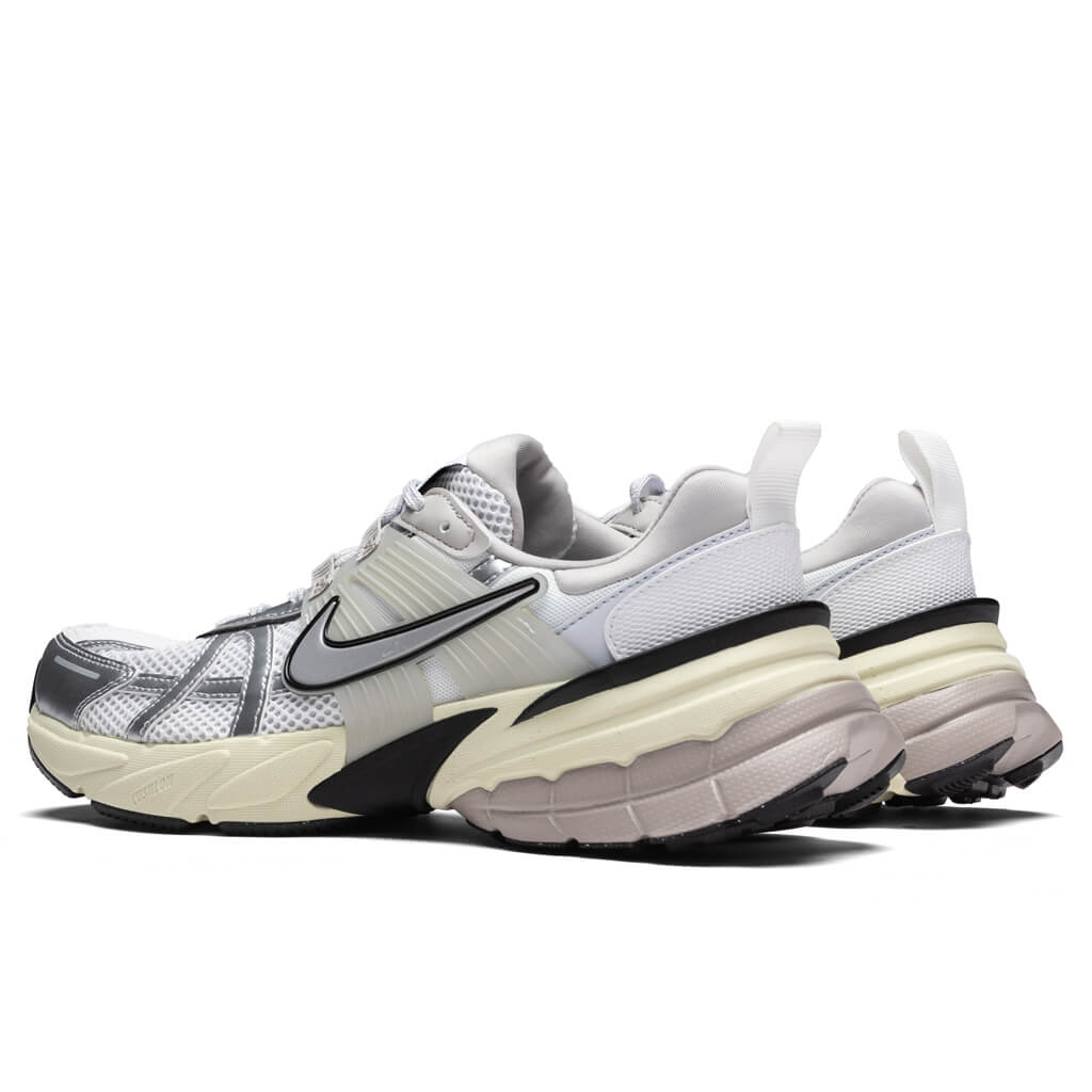 V2K Run - Summit White/Metallic Silver, , large image number null