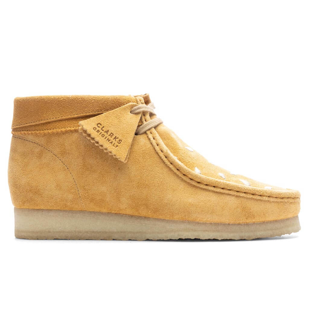 Vandy The Pink x Clarks Embroidery Wallabee Boot - Tan